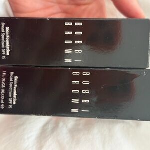 Bobbi Brown Skin Foundation SPF 15 - Black Packaging